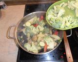 Φωτογραφία βήματος 8 της συνταγής Πατάτες και μελιτζάνες γιαχνί (με μπρόκολο, πιπεριές και πολλά αρώματα!)