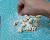 Foto langkah ke 3 dari resep Kripik bawang pedas.