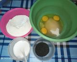 Foto langkah ke 3 dari resep Bolu kukus santan (semangka).