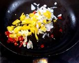รูปขั้นตอนการทำที่ 3 ของ ปีกไก่บนทอดราดซอสสามรส
