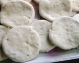 A picture of step 7 of Pyaz ki kachauri.