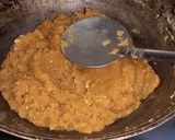 A picture of step 2 of Besan ke ladoo.