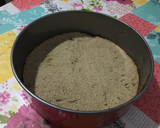 Foto del paso 4 de la receta: Tarta de queso, plátano, fresa 🍓 y miel con base de avena
