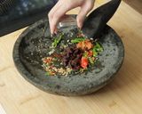 Foto langkah ke 5 dari resep Udang Goreng Asam Jawa Devina Hermawan.