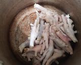 Foto del paso 1 de la receta: Sopa de Patas de pollo