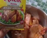 Foto langkah ke 1 dari resep Ayam Kentucky Praktis (Bumbu Racik).