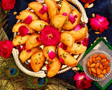 गुंजिया/ करंजी(gujiya karanji recipe in hindi) रेसिपी चरण 8 फोटो