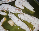 Foto del paso 1 de la receta: Bacalao Skrey en salsa de tomate 🍅 aromatizada de langostinos
