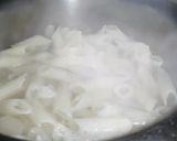 A picture of step 2 of White Sauce Pasta.
