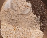 Foto del paso 1 de la receta: Pan integral de avena y chía