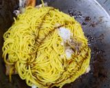 Foto langkah ke 5 dari resep Mie Kuning Basah Goreng.