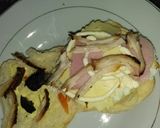 Foto del paso 2 de la receta: Sándwich con pollo asado, jamón, queso y huevos