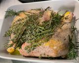 Une image de l'étape 6 de Cuisses de poulet fermier aux herbes aromatiques et ail rose en chemise.