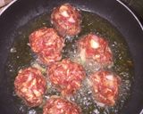 A picture of step 2 of Potato and meatballs sauce.