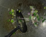 Foto langkah ke 2 dari resep Nasi Goreng Cumi Hitam Simpel.