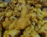 A picture of step 2 of Ghobhi aloo.