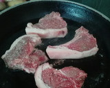 Foto del paso 6 de la receta: Chuletas de cordero con patatas y rábanos asados en su piel
