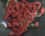 Foto langkah ke 2 dari resep Tumis Kembang Kol+Wortel+Sosis.