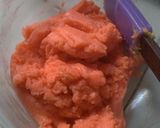 Foto langkah ke 3 dari resep Kue Semprit Susu Pink (takaran sendok).