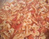 Foto langkah ke 5 dari resep Tuna Tomate Farfalle Pasta.