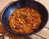 Foto del paso 6 de la receta: Calamares estofados con garbanzos y rovellons