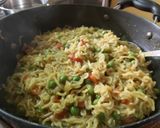 गाजर मटर की मैगी (gajar matar ki maggi recipe in Hindi) रेसिपी चरण 4 फोटो