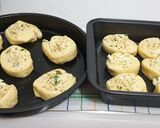 Foto langkah ke 5 dari resep Garlic cheese roll.