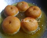 Foto langkah ke 5 dari resep Donat Manis Maizena.