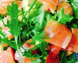 Hình bước làm 5 của món Salad bơ cá hồi