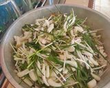 Foto langkah ke 1 dari resep Tumis pedas daun bawang rambut (masakan bengkulu).