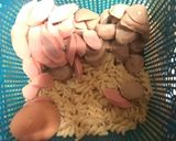 Foto langkah ke 2 dari resep Oseng MakLor Sosis Bakso.