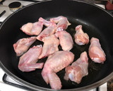 Foto del paso 2 de la receta: Alitas de pollo en salsa jardinera pasada por colador chino