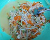 Foto langkah ke 3 dari resep 31. Martabak mini sayur teflon.