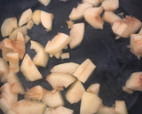 Foto del paso 3 de la receta: 176. Cuscús con manzana, hierbabuena y contramuslo de pollo (principal carne)
