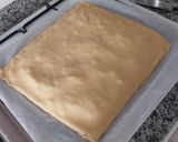 Foto del paso 8 de la receta Empanada de atún, piquillos y huevo duro