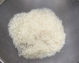 A picture of step 2 of Japanese rice cooking.