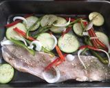 Foto del paso 3 de la receta: Pescado al horno con zucchini y vegetales