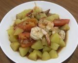 Foto langkah ke 5 dari resep Lightly Cook Prawn and Potato (Tumis Udang Kentang) Diet.