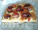 Foto del paso 4 de la receta: Coca de longaniza blanca-roja