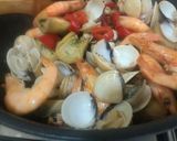 Foto del paso 6 de la receta Alcachofas con langostinos y almejas