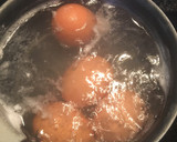 Foto del paso 1 de la receta: Guisantes con huevo cocido (receta tupper)