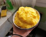 Foto del passaggio 3 della ricetta Crostatine di frolla con crema pasticcera e fragole al limone