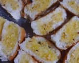 चीज़ी गार्लिक ब्रेड (cheesy garlic bread recipe in hindi) रेसिपी चरण 4 फोटो