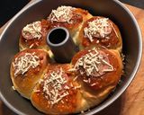Foto langkah ke 8 dari resep Roti Bantal Saus Pizza Peperoni & Cheese.