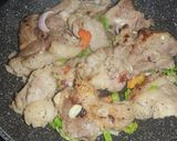 Foto del paso 3 de la receta: Costillas de cerdo con chícharo verde y acelga