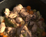 Foto del paso 2 de la receta: Pollo con habas y guisantes (receta de aprovechamiento)