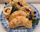 Pihe-puha sajtos kolbászos kifli 🌭🥐🌭 recept fázis 9 fotója