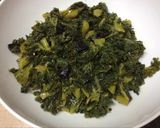 Foto del paso 3 de la receta KALE SALTEADO CON AJO NEGROReceta vegana/vegetariana