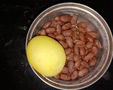 A picture of step 1 of Rajma masala.