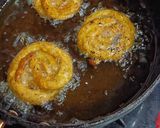 A picture of step 4 of Soya Flour Jalebi Style MeduVada.